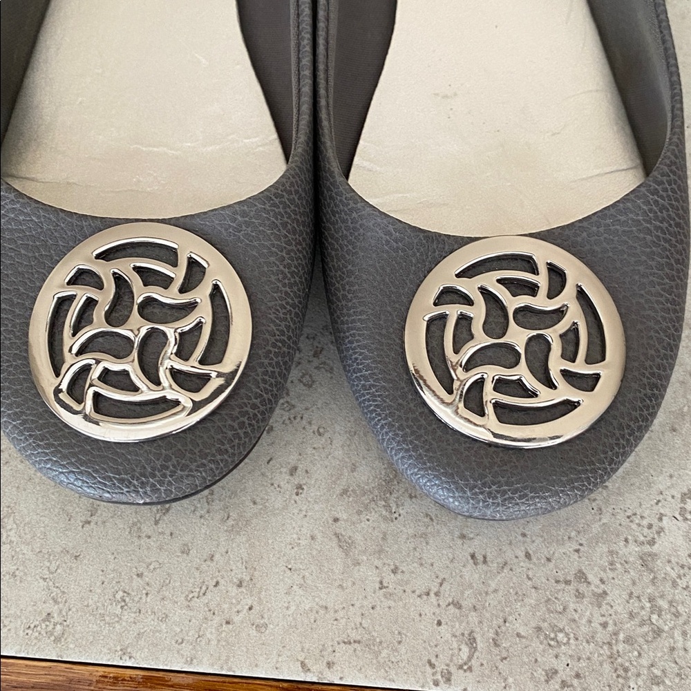 Fioni Gray and Silver Flats Size 9 - Picture 4 of 6